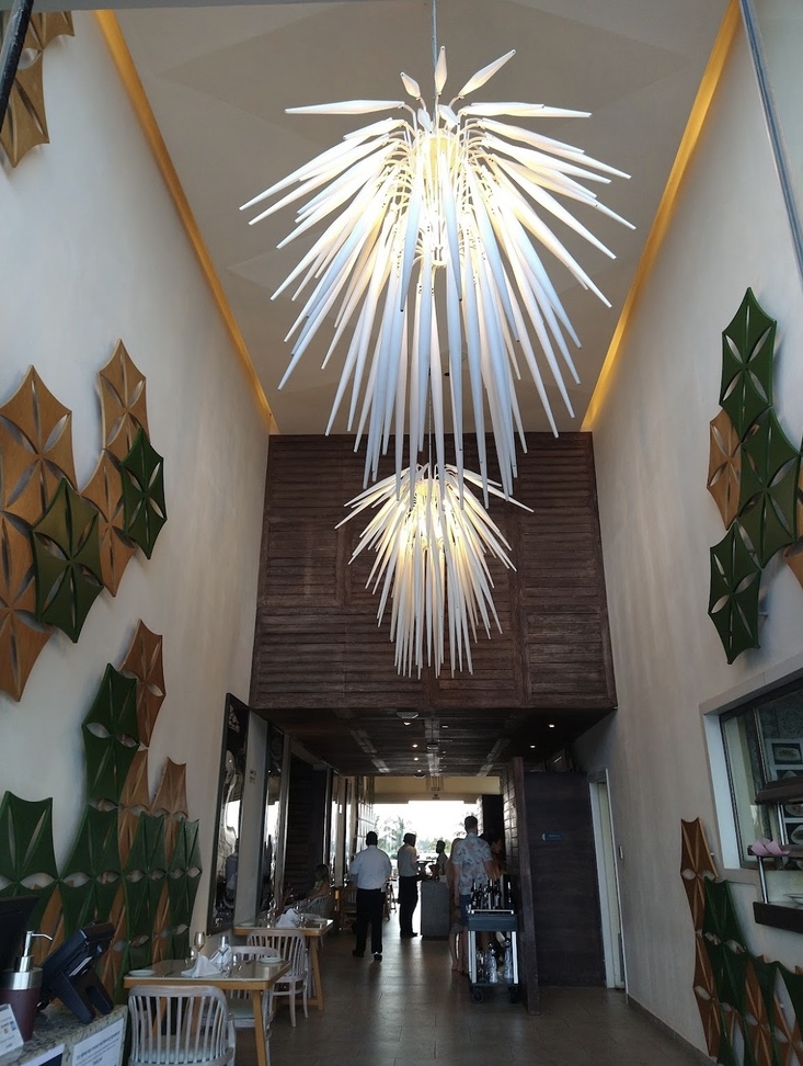Lámparas en fibra de vidrio. Hotel Palladium, Isla Blanca (Después).